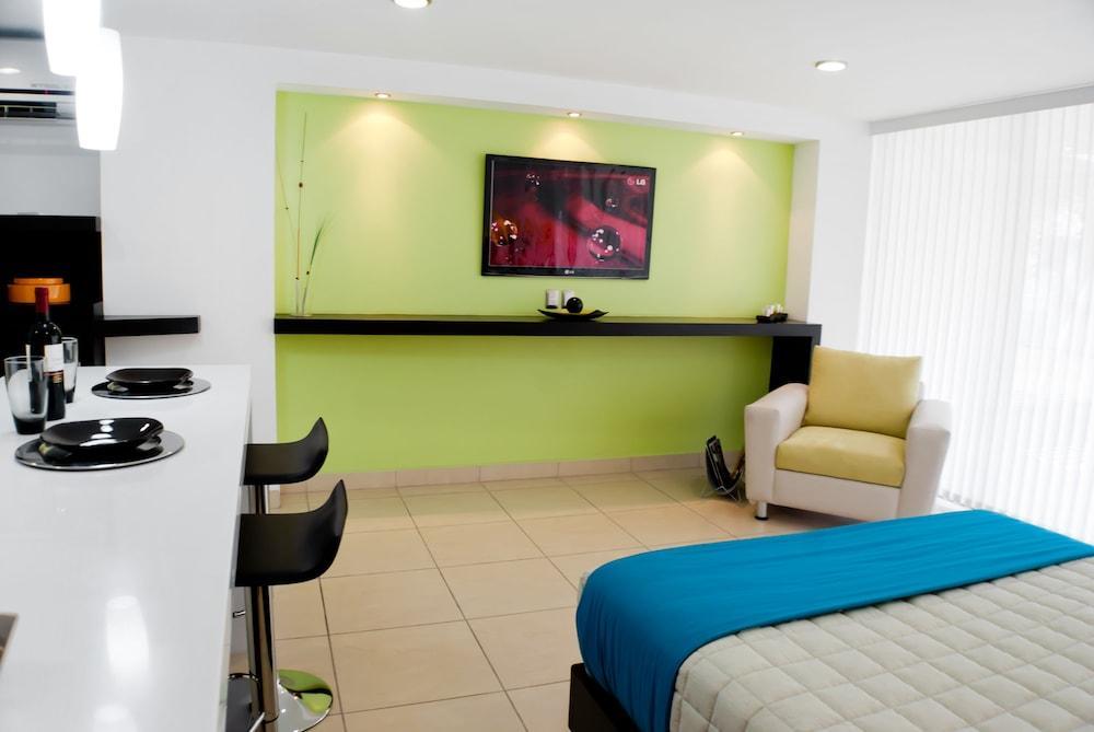 Ramada by Wyndham Acapulco Hotel&Suites Exterior foto