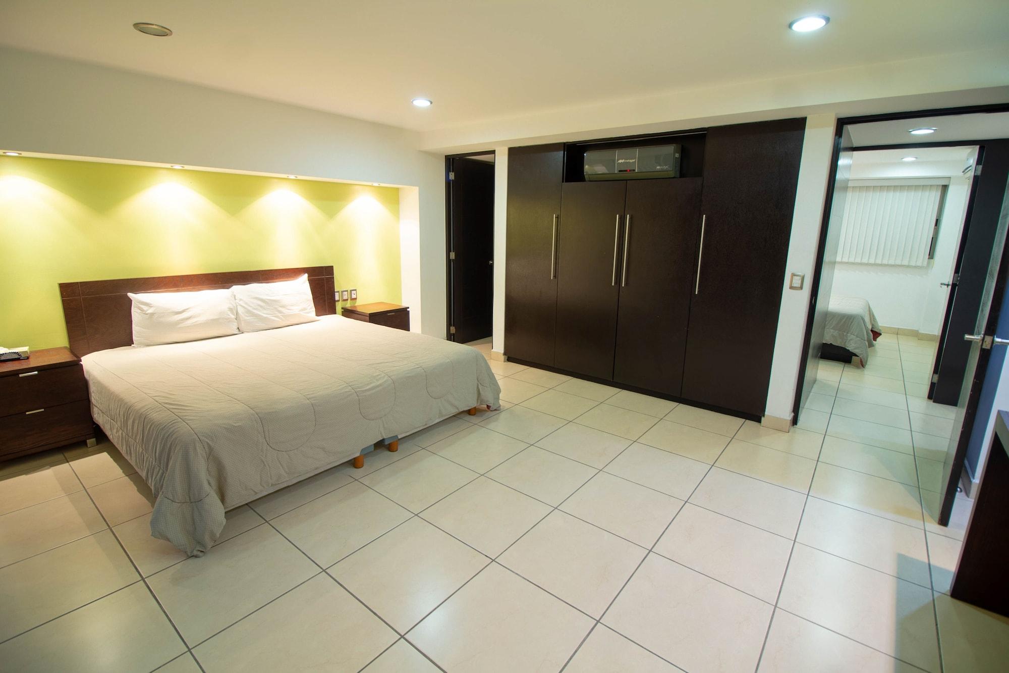 Ramada by Wyndham Acapulco Hotel&Suites Exterior foto