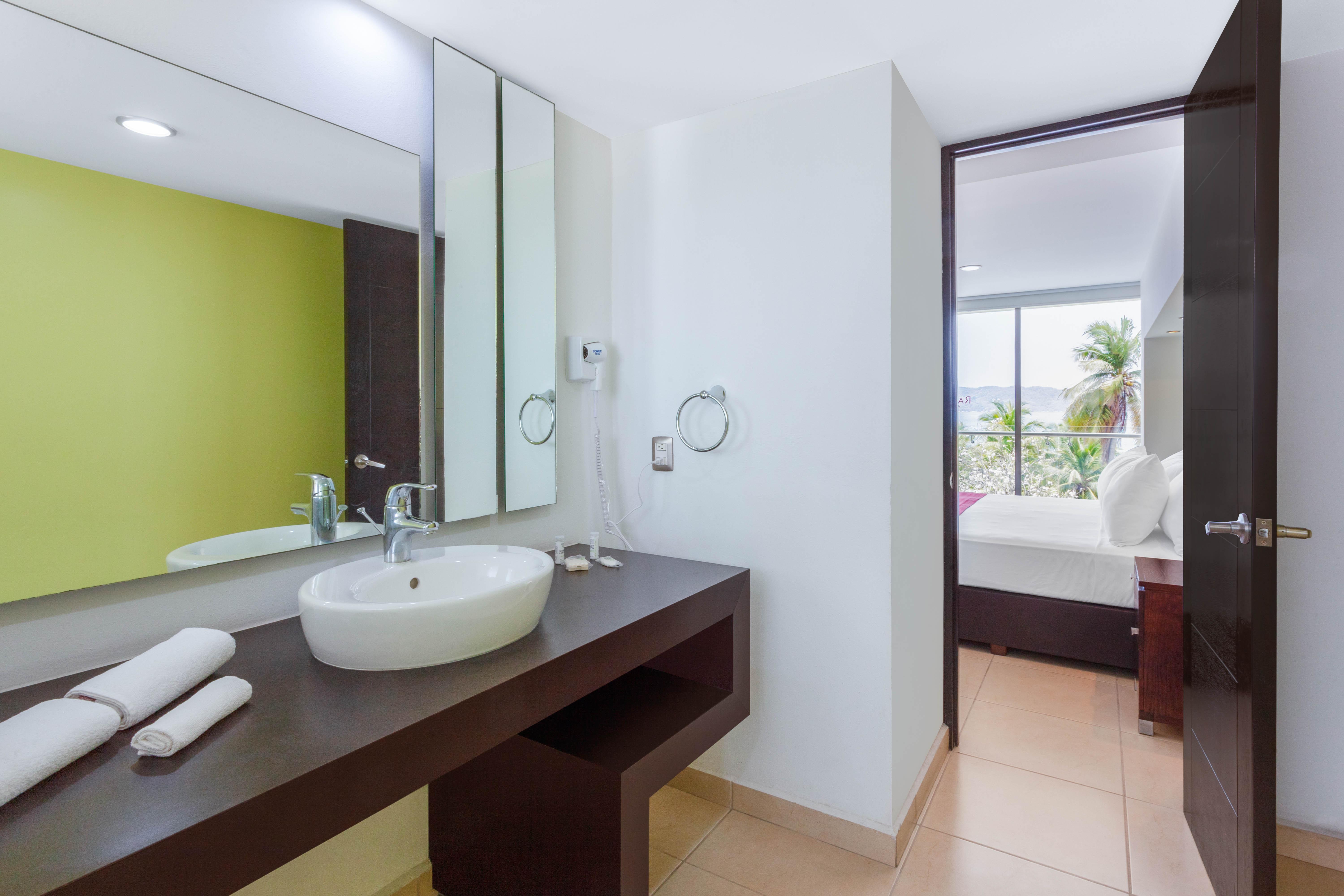 Ramada by Wyndham Acapulco Hotel&Suites Exterior foto