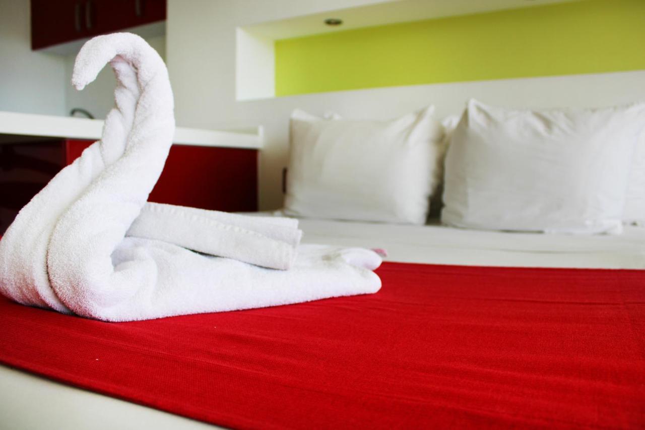 Ramada by Wyndham Acapulco Hotel&Suites Exterior foto