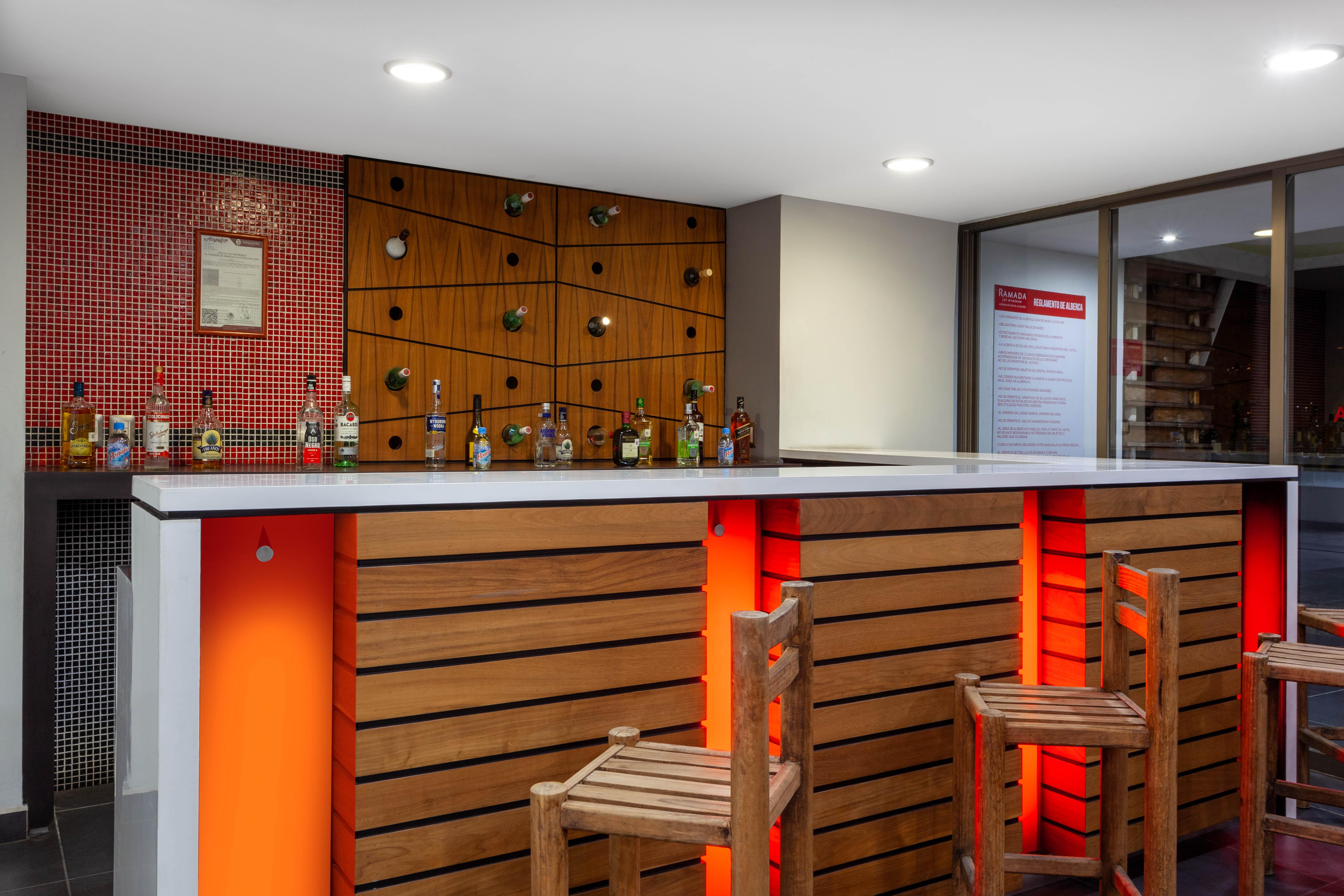 Ramada by Wyndham Acapulco Hotel&Suites Exterior foto