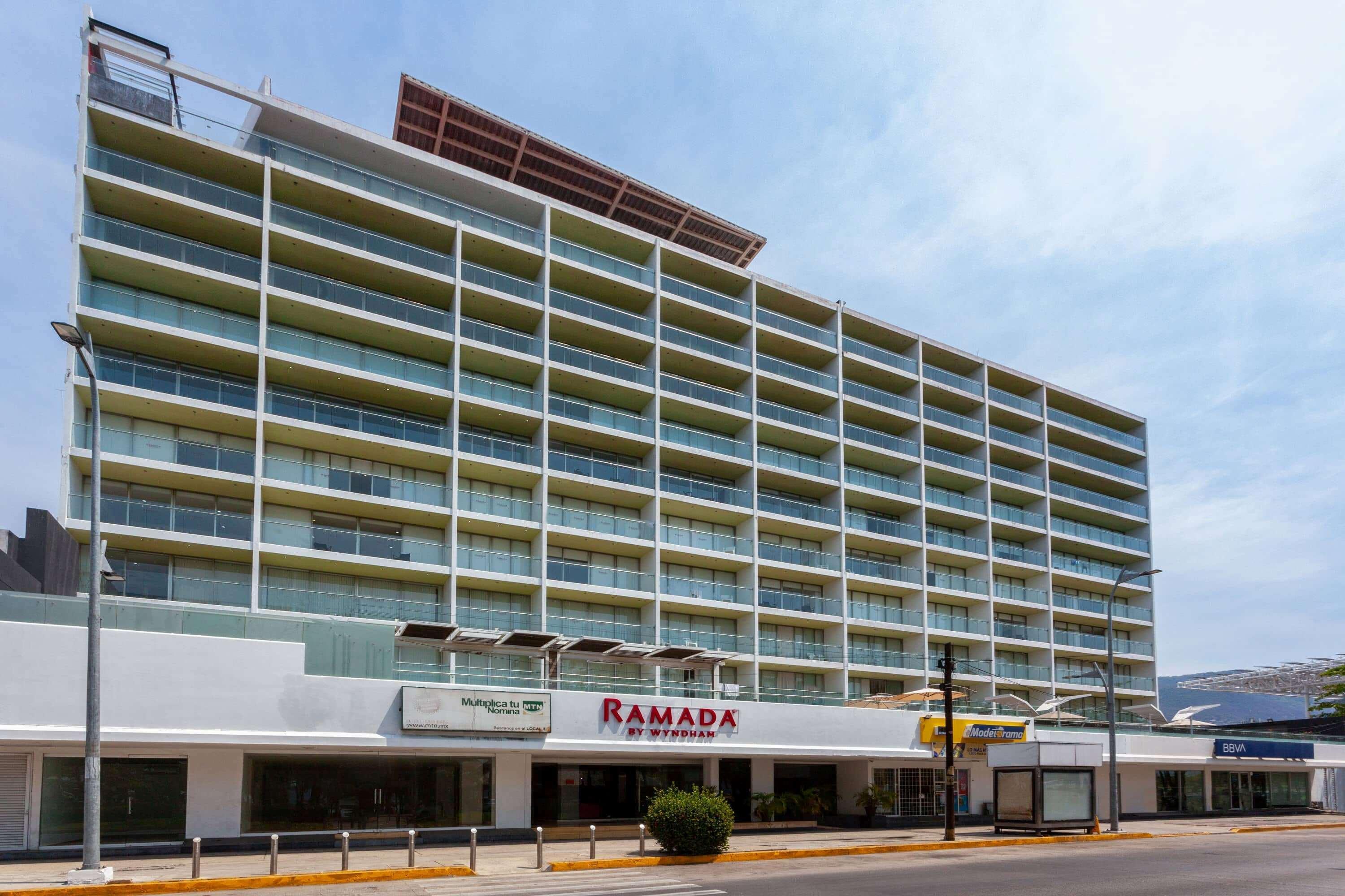 Ramada by Wyndham Acapulco Hotel&Suites Exterior foto