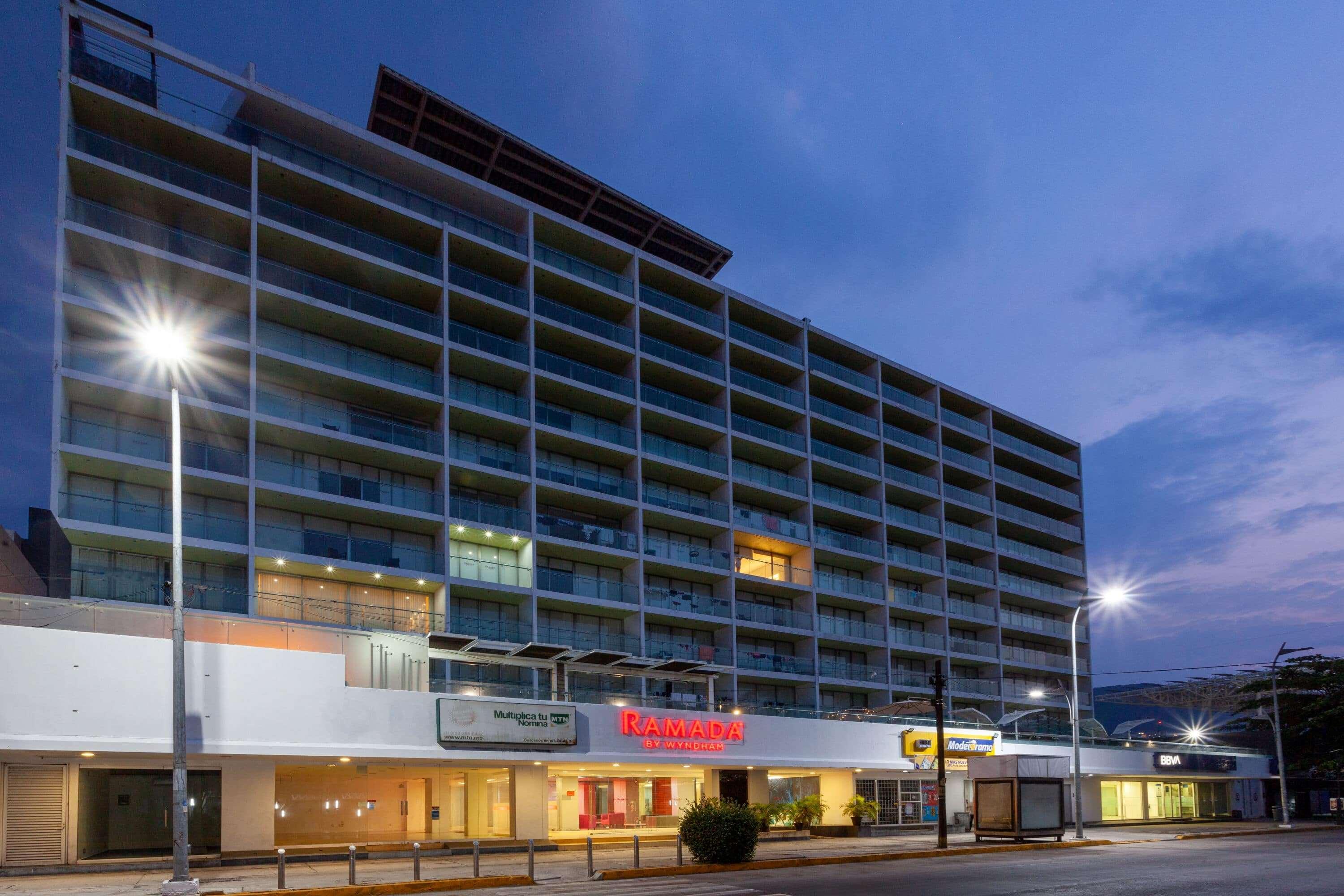 Ramada by Wyndham Acapulco Hotel&Suites Exterior foto
