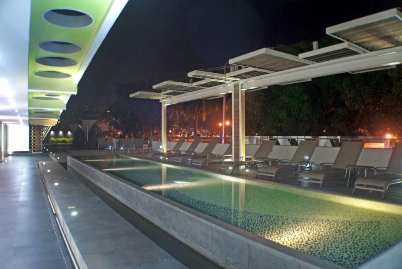 Ramada by Wyndham Acapulco Hotel&Suites Exterior foto