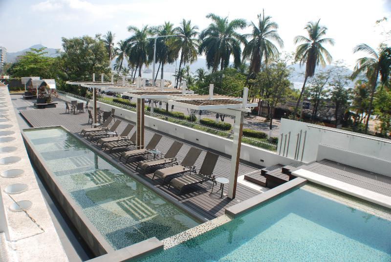 Ramada by Wyndham Acapulco Hotel&Suites Exterior foto