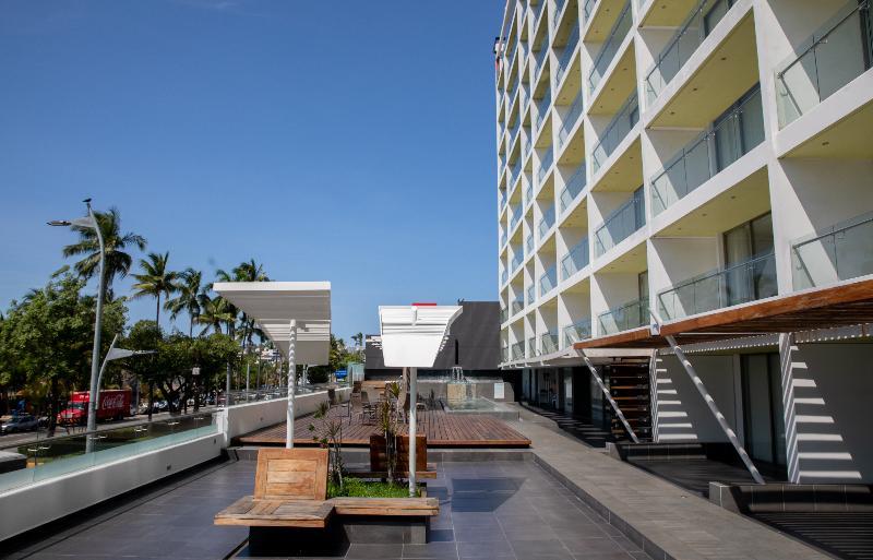Ramada by Wyndham Acapulco Hotel&Suites Exterior foto