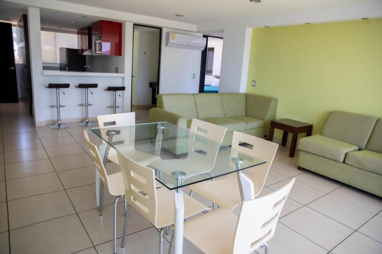 Ramada by Wyndham Acapulco Hotel&Suites Exterior foto